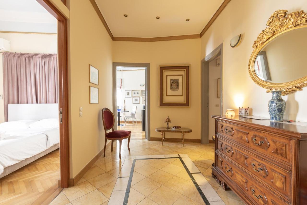 Ideal 4 Bdr Apartment In Plaka For 10! Athens Luaran gambar