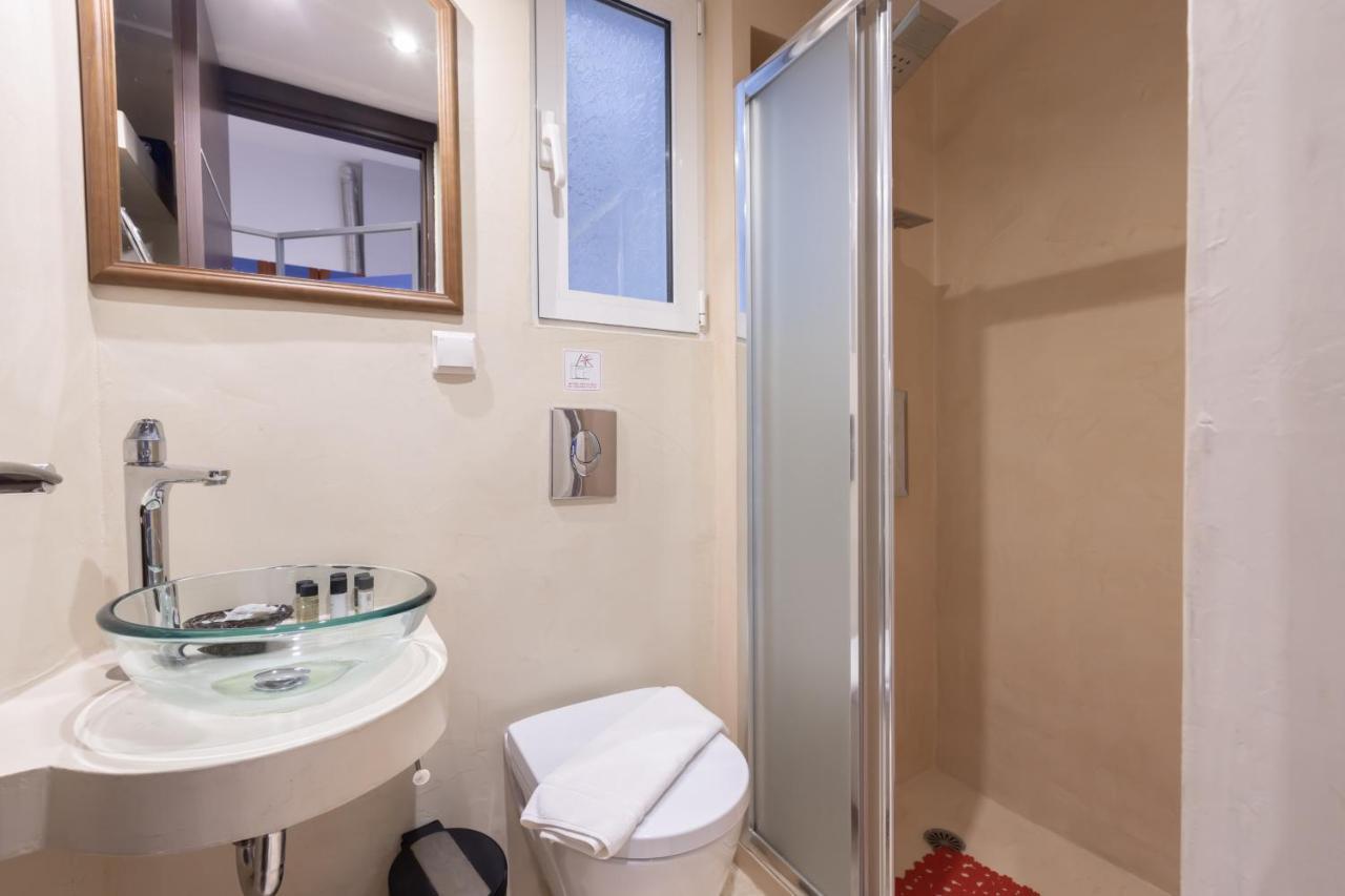 Ideal 4 Bdr Apartment In Plaka For 10! Athens Luaran gambar