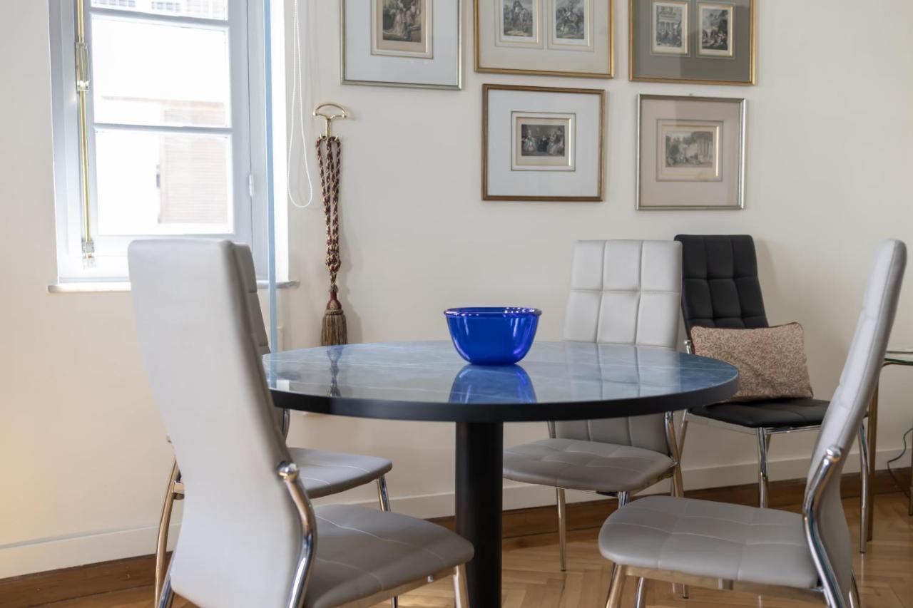 Ideal 4 Bdr Apartment In Plaka For 10! Athens Luaran gambar