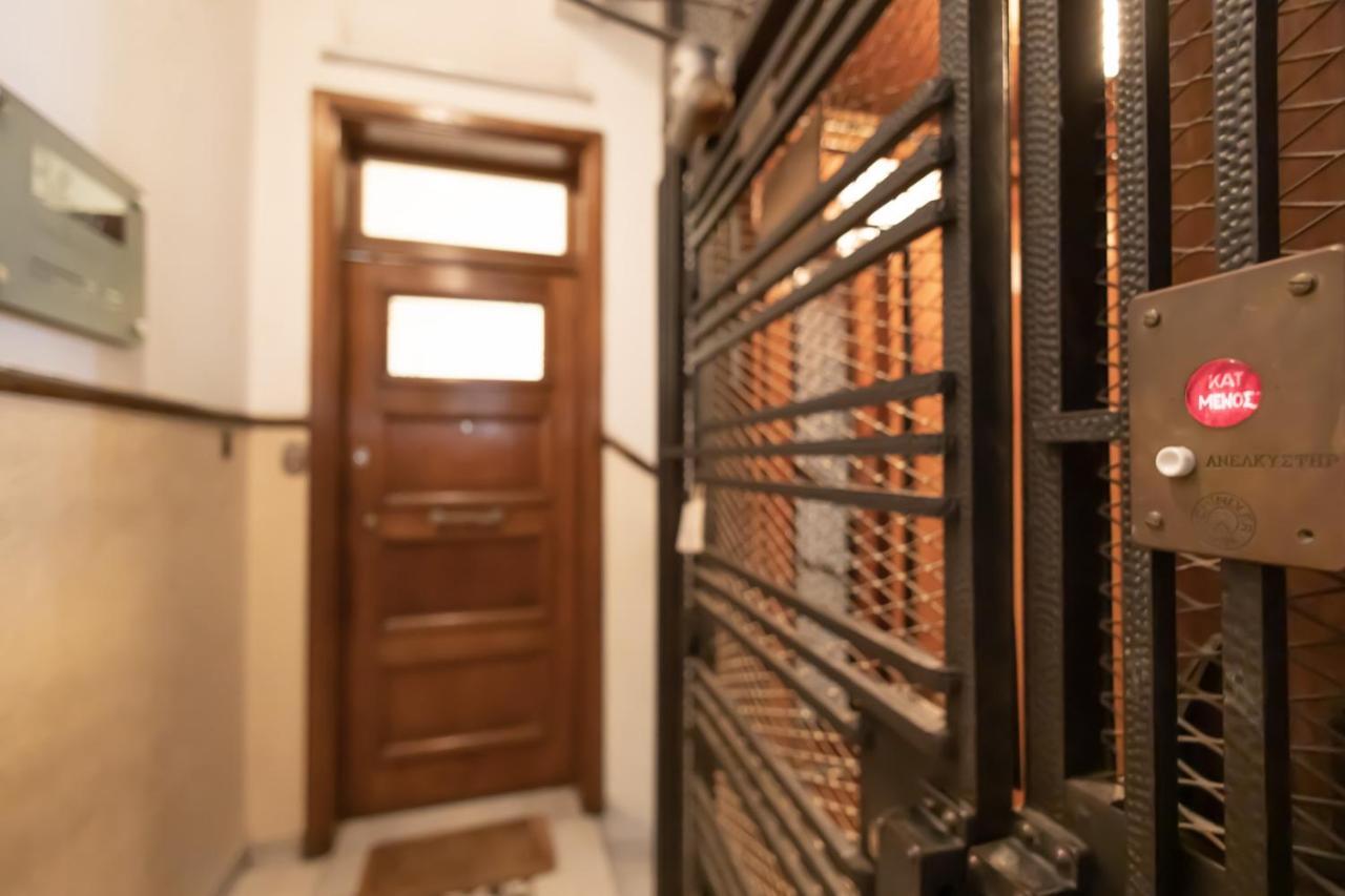 Ideal 4 Bdr Apartment In Plaka For 10! Athens Luaran gambar