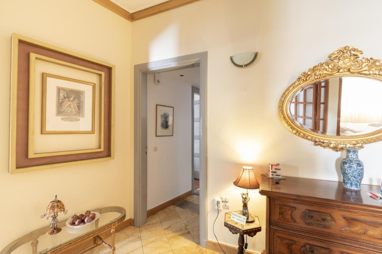 Ideal 4 Bdr Apartment In Plaka For 10! Athens Luaran gambar