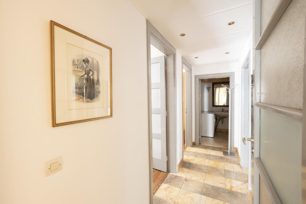 Ideal 4 Bdr Apartment In Plaka For 10! Athens Luaran gambar