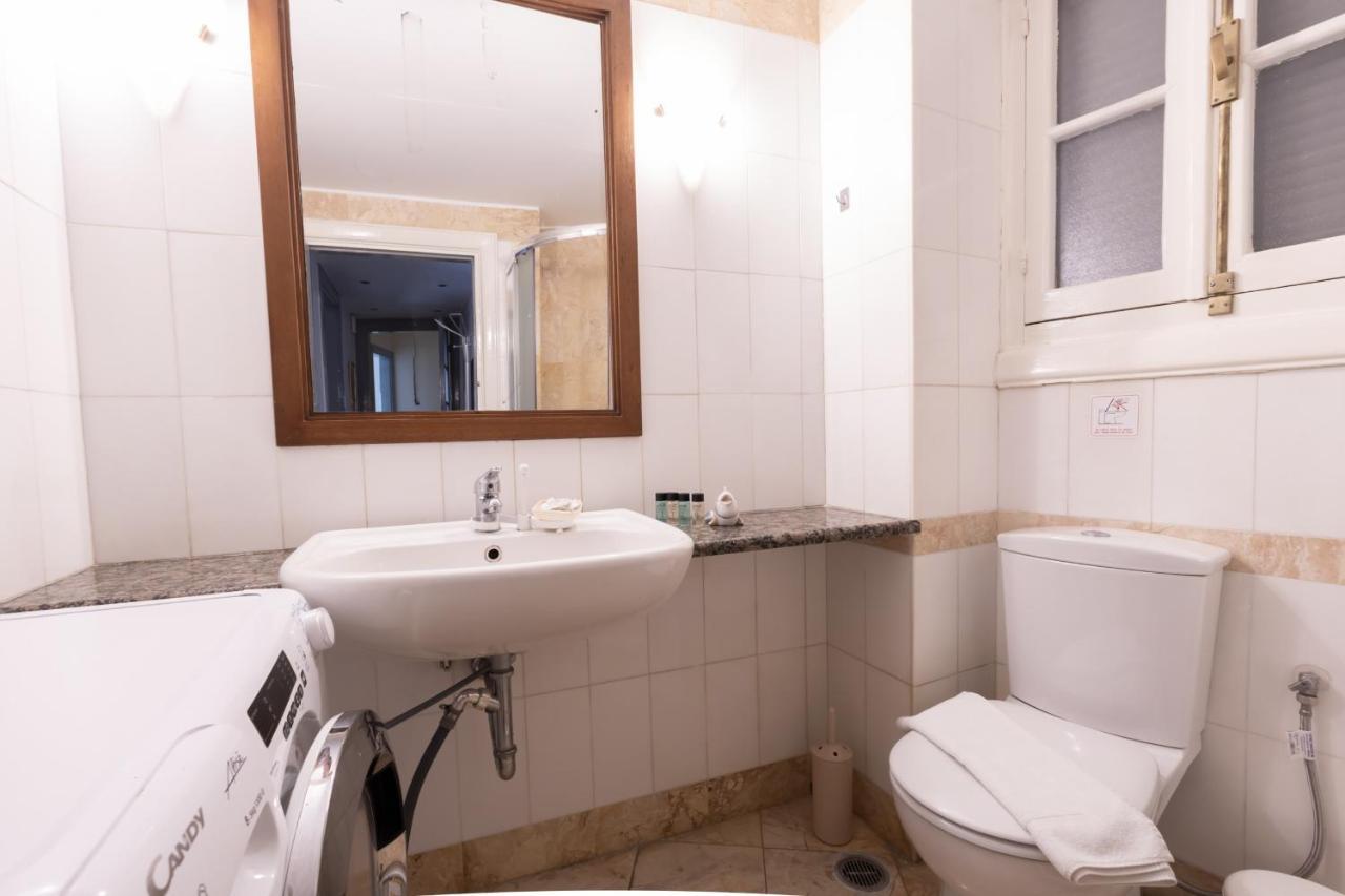 Ideal 4 Bdr Apartment In Plaka For 10! Athens Luaran gambar